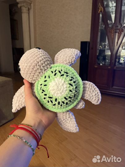 Вязаная игрушка черепашка-киви