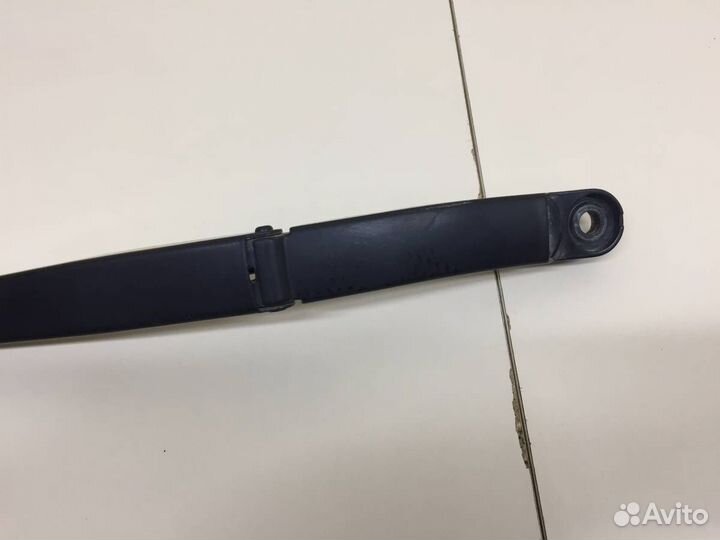 Поводок стеклоочистителя передний правый Nissan Al