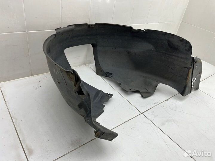 Подкрылок передний правый Volkswagen Multivan 2011