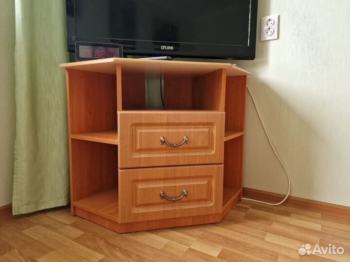 Тумба под телевизор угловая