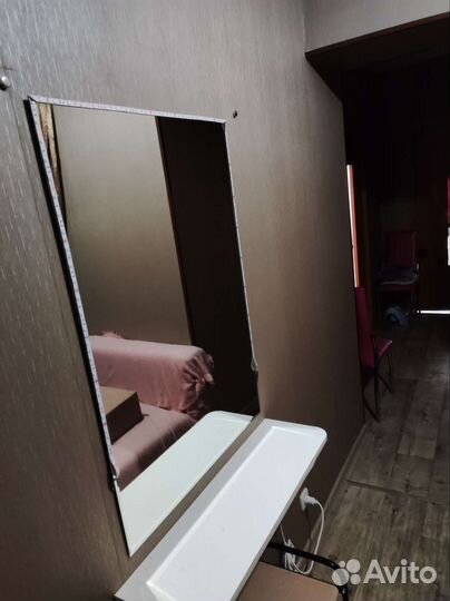 Зеркало с полкой