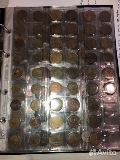 Небольшая коллекция монет и бон
