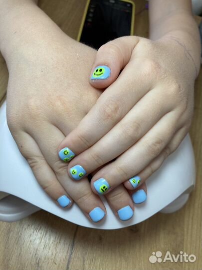 Модель на маникюр