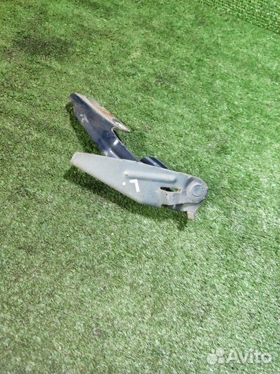 Петля капота левая Ford Focus 1