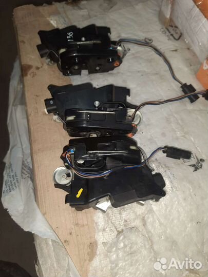 Замок левой сдвижной двери на мерседес 639