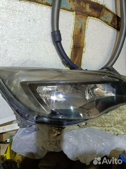 Фара Опель астра j