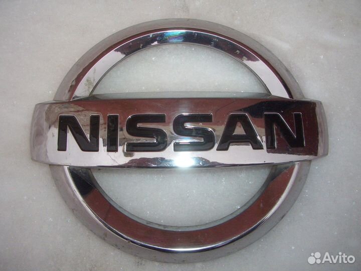Эмблема решётки радиатора Ниссан Патфайндер с12