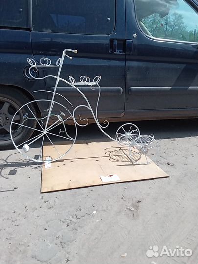 Ковка,велосипед-подставка под цветы