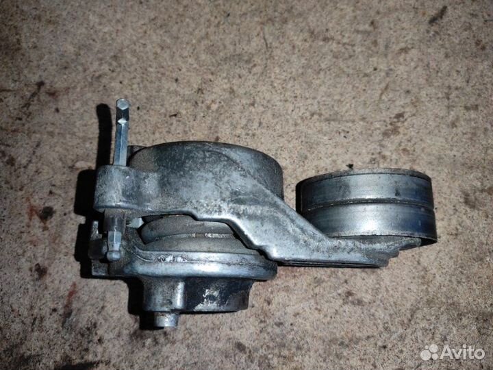 Ролик натяжной Mercedes Vito W639 3.0 OM642 2006