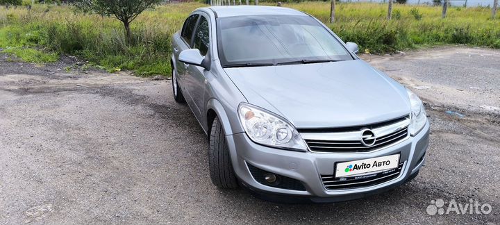 Opel Astra 1.6 МТ, 2011, 166 000 км