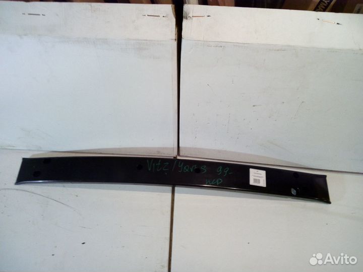 Усилитель переднего бампера Toyota Vitz 99-2004