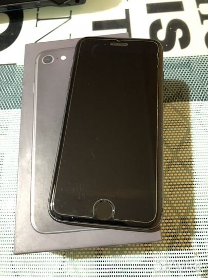 iPhone 8, 64 ГБ