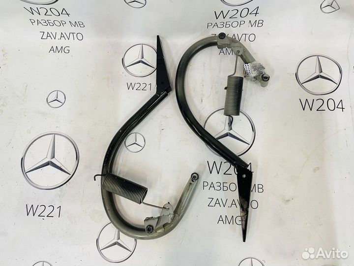 Петля багажника Mercedes W204