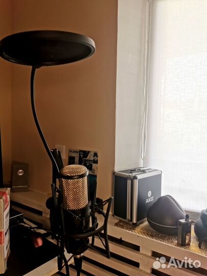 Студийный микрофон behringer b1