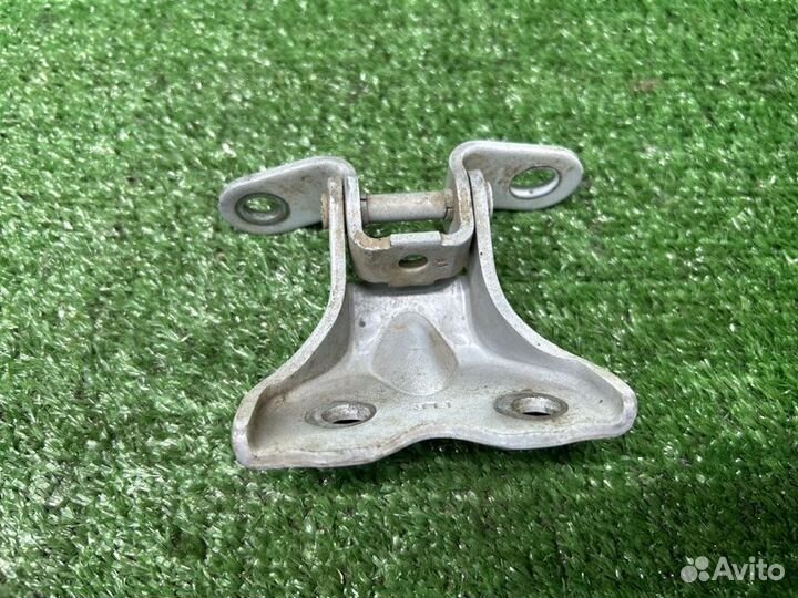 Петля двери передняя правая Kia Rio 3