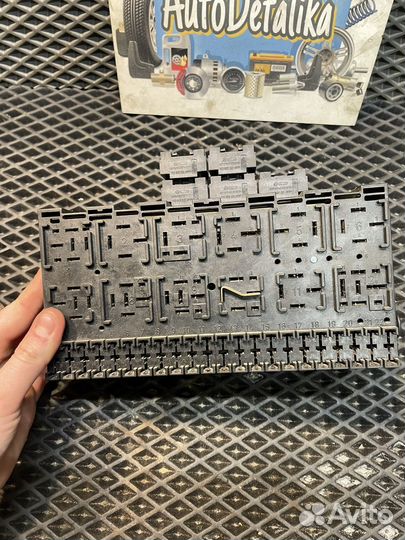 Блок предохранителей VW Passat B4 2E