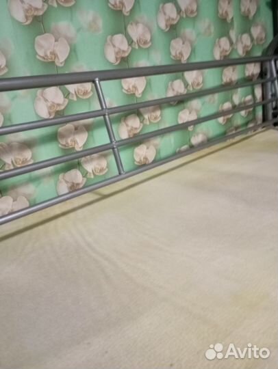 Двухъярусная кровать металлическая