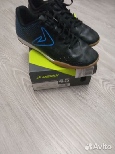 Футбольные бутсы для зала