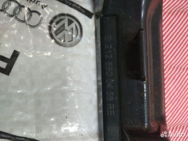 Кронштейн порога передний правый Mercedes-Benz