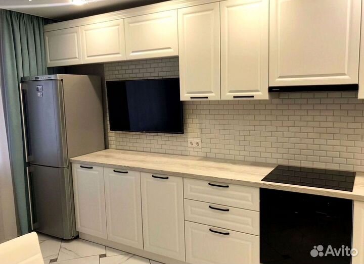 Кухонный гарнитур в современном стиле на заказ