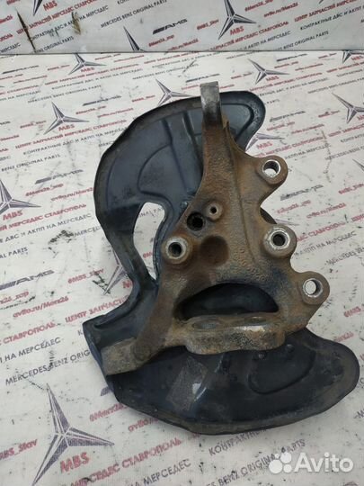 Кулак w204 Mercedes передний