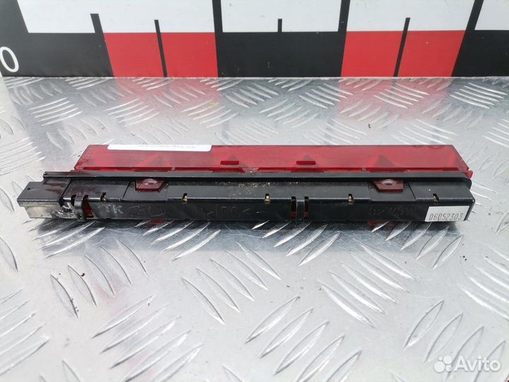 Стоп-сигнал Ford Focus 2 2006 1S7113A613AE