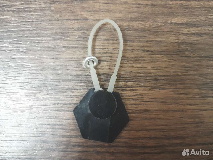 Брелок от одежды