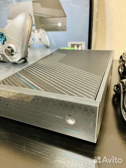 Xbox One 1Тб Limited Edition Halo 5