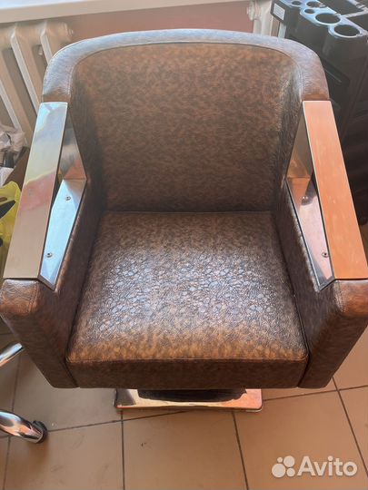 Парикмахерское кресло