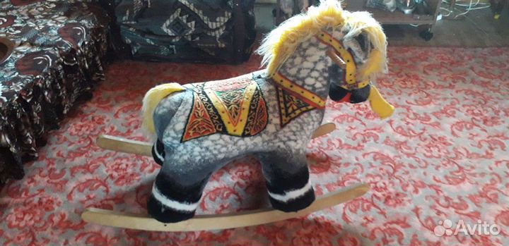 Лошадь-качалка для ребенка