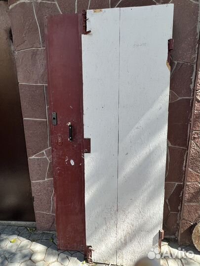 Дверь входная металлическая б/у