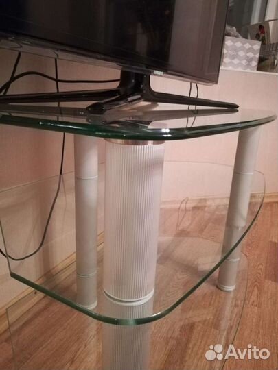 Стеклянная тумба под тв