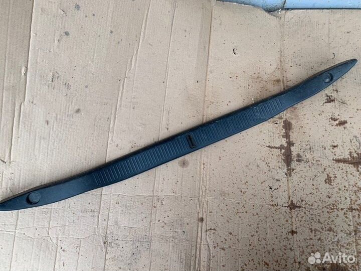 Накладка замка багажника Toyota Vista SV30 3SFE