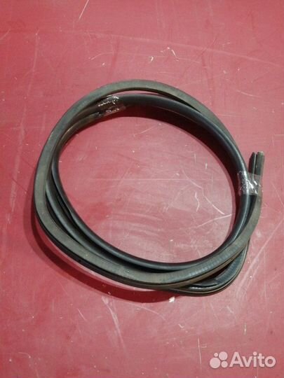 Уплотнитель двери передний левый Nissan Almera N16