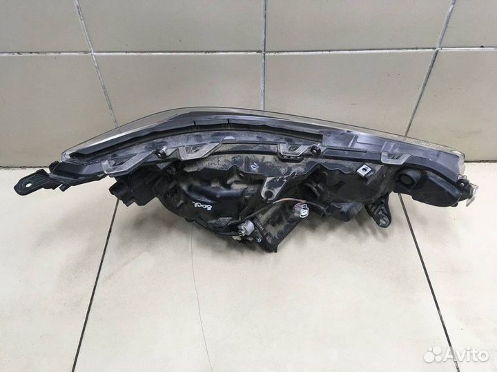 Фара передняя левая Toyota RAV4