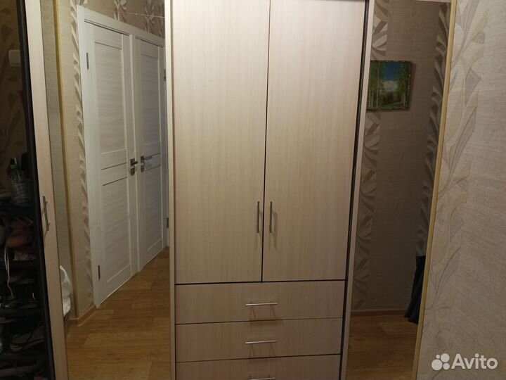 Шкаф