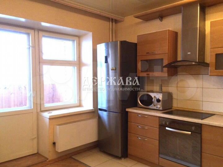 3-к. квартира, 100 м², 4/9 эт.