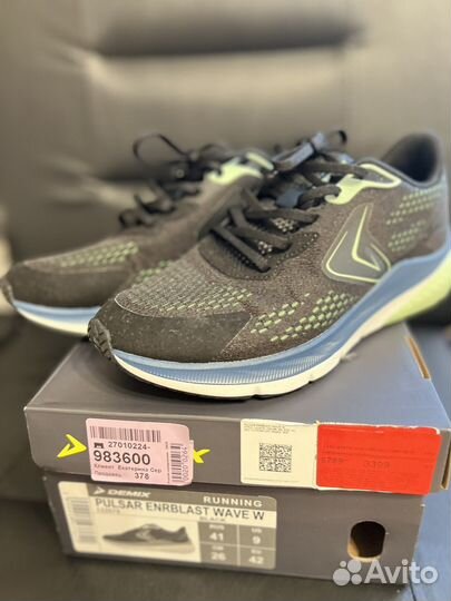 Кроссовки женские