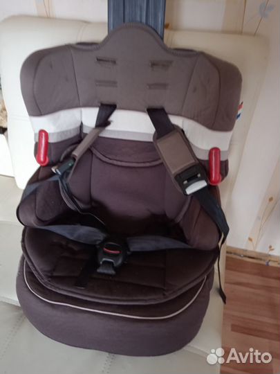 2 автомобильных детских кресла