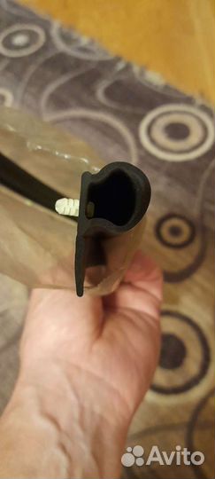 Уплотнитель двери передней правой, нижний