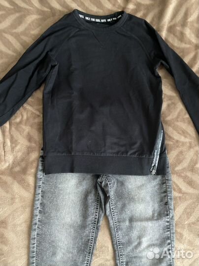 Рубашка и джинсы