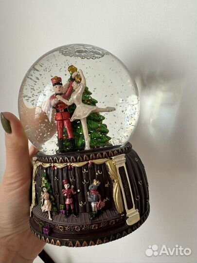 Музыкальный снежный шар