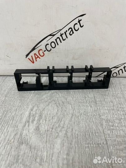 Кронштейн блока реле Skoda Yeti 1.2 2013