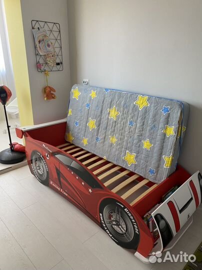 Детская кровать машина с матрасом