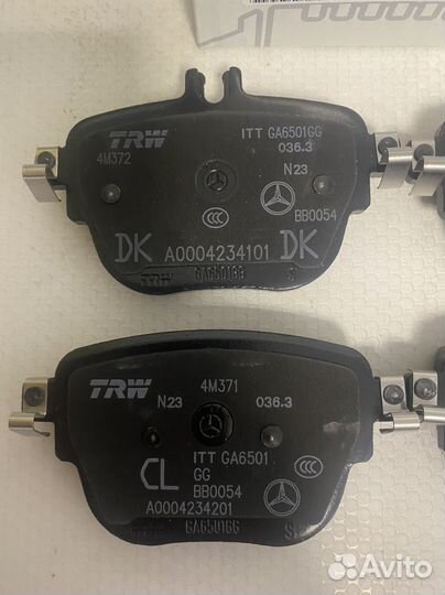 Задние тормозные колодки Mercedes w213 A0004207903