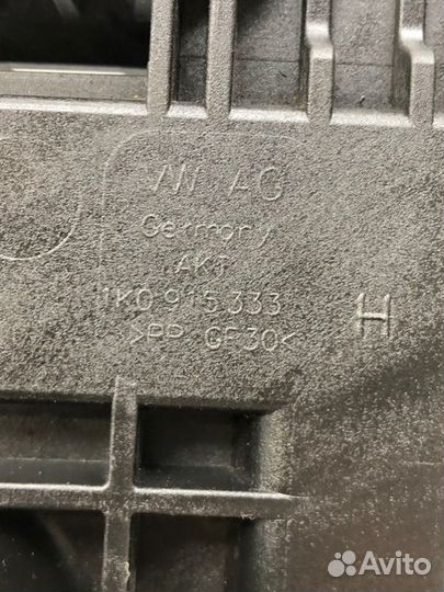 Короб аккумулятора Volkswagen Passat B7 2012