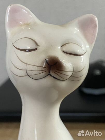 Фарфоровая статуэтка кошка