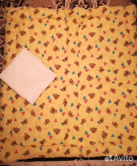 Одеяла детские разные, подушка