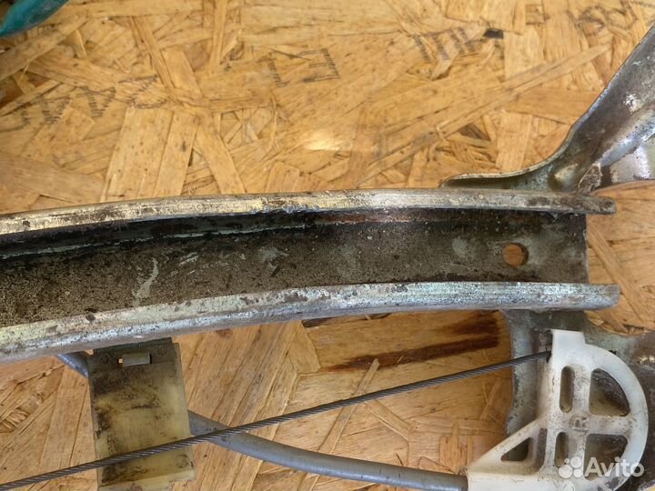 Стеклоподьемник задний правый Toyota vista sv40