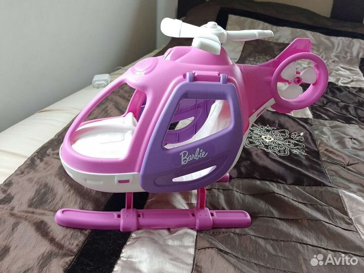 Фургон мороженого, карета с лошадью, вертолет